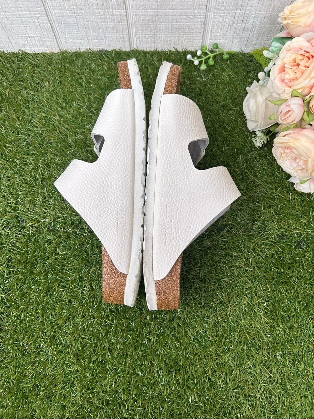 Birkenstock Arizona in White Leather Soft Footbed Size 39 US 8-8.5  gently used